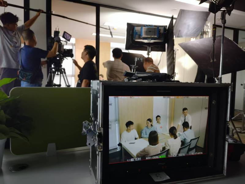 绵阳TVC拍摄公司：科技产品视觉化大师，诠释未来感与功能美学