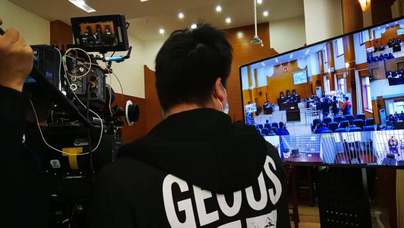 AI生成VS人工创意——绵阳广告片拍摄公司的技术浪漫主义实践